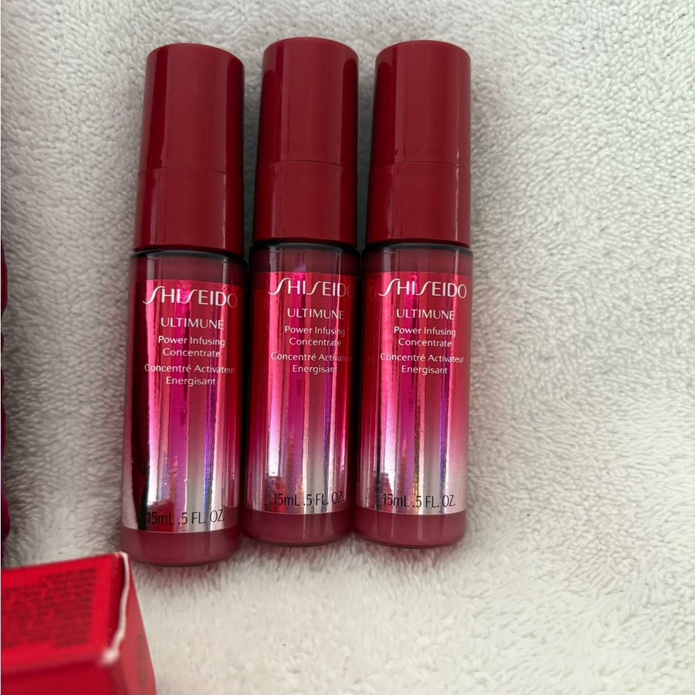 GUERLAIN Make up Bag with Shiseido Ultimune & Lipstick Collection - Picture 3 of 6